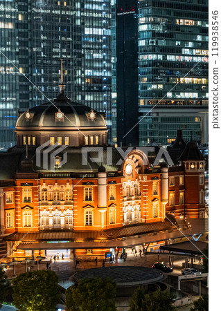 東京站和丸之內的夜景 119938546