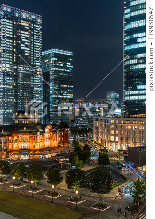 東京站和丸之內的夜景 119938547