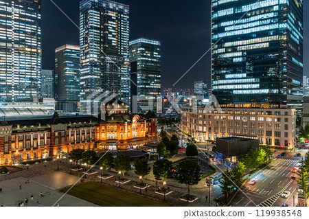 東京站和丸之內的夜景 119938548