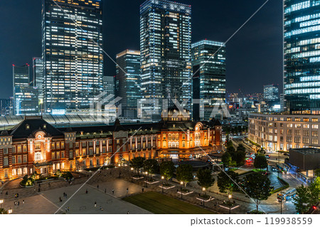 Night view of Tokyo Station and Marunouchi 119938559
