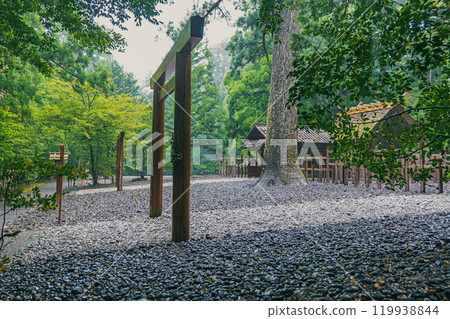 Scenery of the grounds of Takihara Shrine, a branch shrine of the Inner Shrine of Ise Jingu 119938844