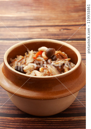 蘑菇飯煮熟 119938861
