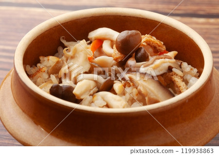 蘑菇飯煮熟 119938863