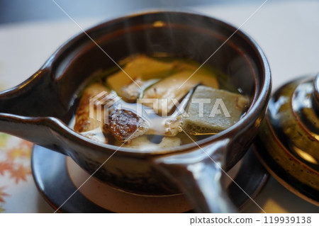 Steamed mushroom pot 119939138