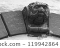 入口處的浮雕 119942864