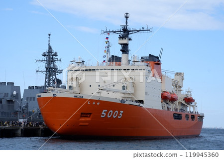 Icebreaker Shirase open to the public at Yokosuka Base 119945360