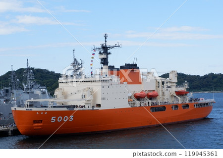 Icebreaker Shirase open to the public at Yokosuka Base Icebreaker Shirase open to the public at Yokosuka Base 119945361