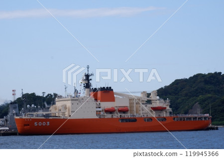 Icebreaker Shirase open to the public at Yokosuka Base 119945366