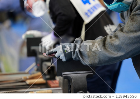 工匠打磨、銼刀、去毛刺 工匠打磨、銼刀、去毛刺 119945556