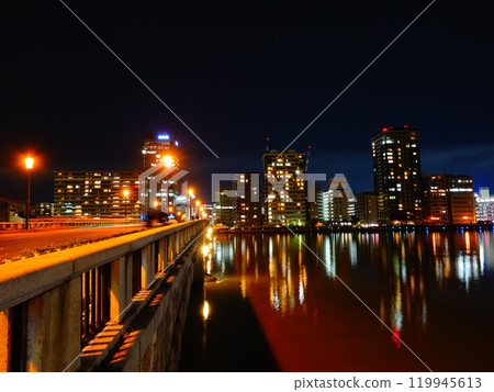 來自新潟縣新潟市信濃川萬代橋週邊的風景 119945613