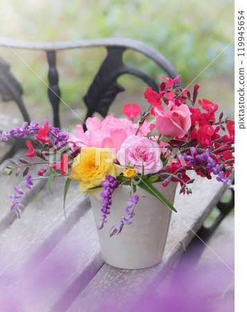 Rose arrangement on a bench Rose arrangement on a bench 119945654