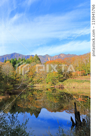 Autumn in Akiyamago: Lake Tenchi and Mount Torikabu Autumn in Akiyamago: Lake Tenchi and Mount Torikabu 119945766