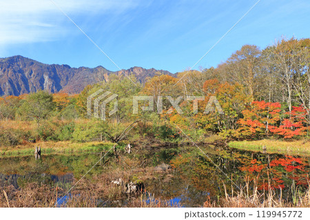 Autumn in Akiyamago: Lake Tenchi and Mount Torikabu Autumn in Akiyamago: Lake Tenchi and Mount Torikabu 119945772