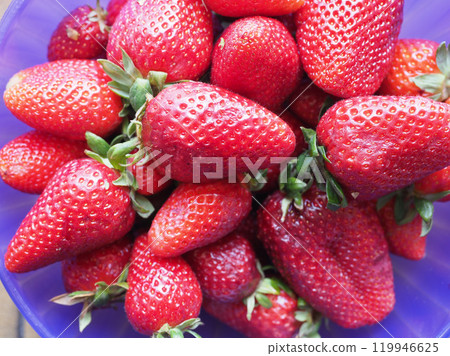 strawberry fruit food 119946625