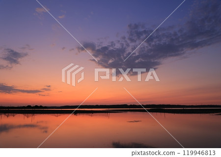 Morning glow reflected on the water surface Morning glow reflected on the water surface 119946813