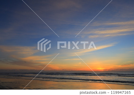 美麗的海灘日出 美麗的海灘日出 119947165