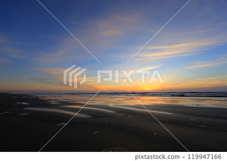 美麗的海灘日出 美麗的海灘日出 119947166