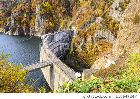 Autumn leaves at Hoheikyo Dam, Jozankei, Hokkaido (view from the observation deck) 119947247