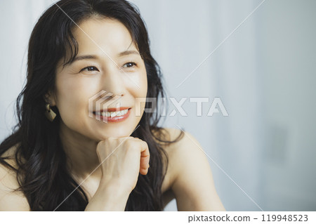 Beauty image of middle-aged women 119948523