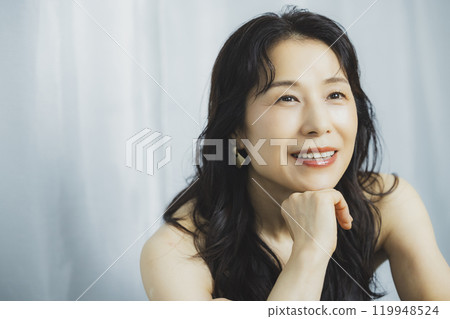 Beauty image of middle-aged women 119948524