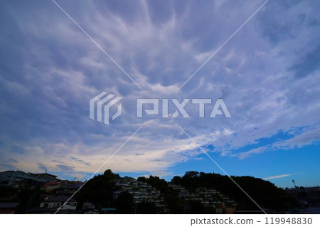 Meteorological phenomenon in Kawasaki City, Kanagawa Prefecture: Mammatus cloud 119948830