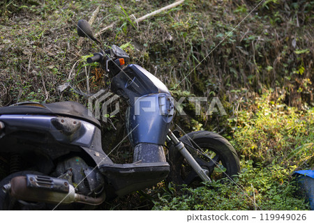 Abandoned scooter Abandoned scooter 119949026