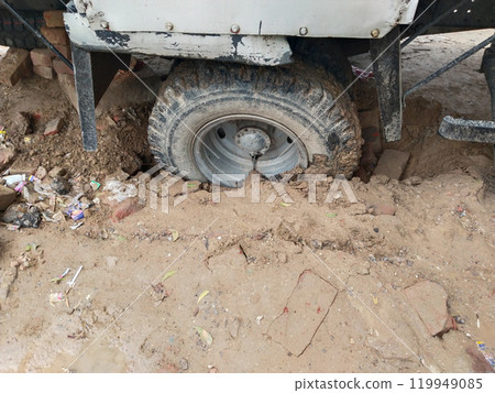 Close up of the wheel which got stuck in muddy dirt. Torsion on high turns. 119949085