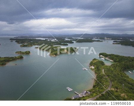 從三重縣志摩市霧垣展望台眺望英虞灣的壯麗景色（無人機航拍） 119950010