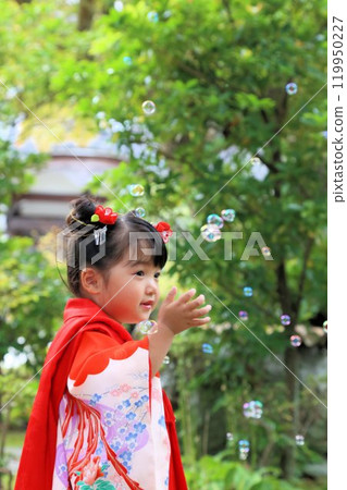 Cute three-year-old girl at Shichigosan shrine visit, location photoshoot at shrine/temple, family photo with kimono and kids in haori Cute three-year-old girl at Shichigosan shrine visit, location photoshoot at shrine/temple, family photo with kimono and kids in haori 119950227