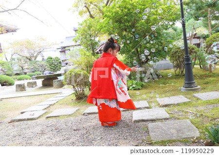 可愛的三歲女孩七五山朝聖、神社和寺廟的和服外景拍攝、兒童照片全家福 119950229