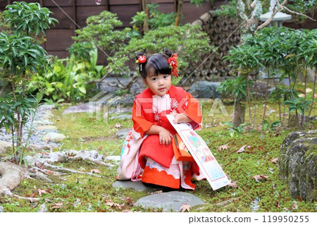 Cute three-year-old girl at Shichigosan shrine visit, location photoshoot at shrine/temple, family photo with kimono and kids in haori Cute three-year-old girl at Shichigosan shrine visit, location photoshoot at shrine/temple, family photo with kimono and kids in haori 119950255