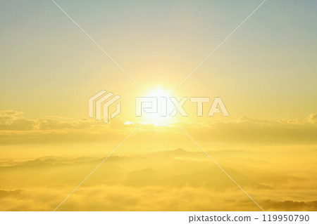 Chiba Prefecture Autumn sea of clouds and dawn light (view from Kanoyama Kujukutani Observation Park) 119950790