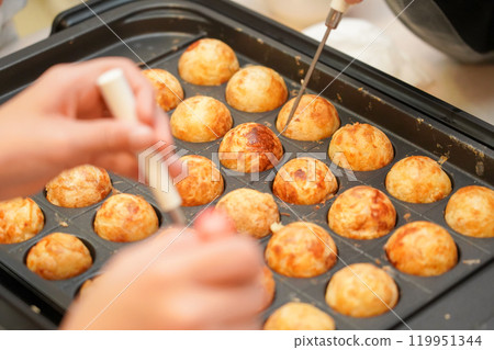 Making takoyaki at home Making takoyaki at home 119951344