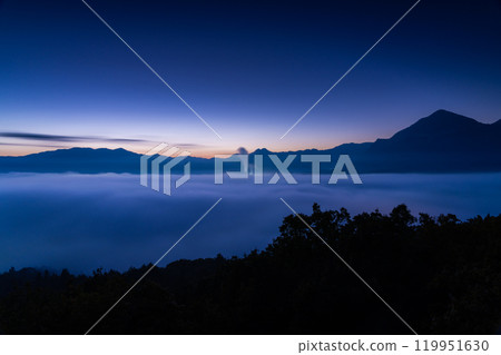 Chichibu sea of clouds before sunrise 119951630