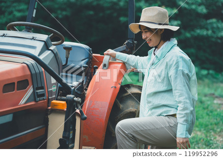 Tractor and women Tractor and women 119952296