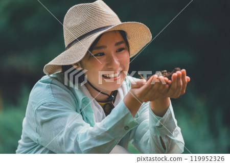 Farmer looking at the soil 119952326