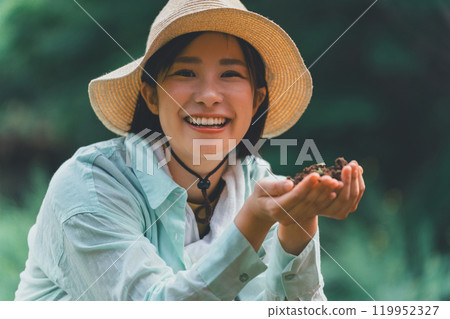 Agricultural experience where you can touch the soil 119952327