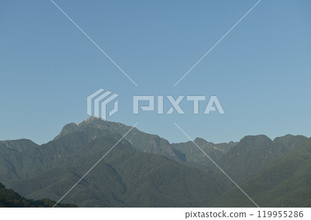 Mt. Kaikoma in the Southern Alps in early autumn in the morning light, Hakushu Town, Hokuto City 119955286