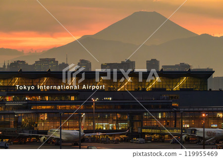 A silhouette of Mt. Fuji and waiting passenger planes seen from Haneda Airport's Terminal 1 in the evening 119955469