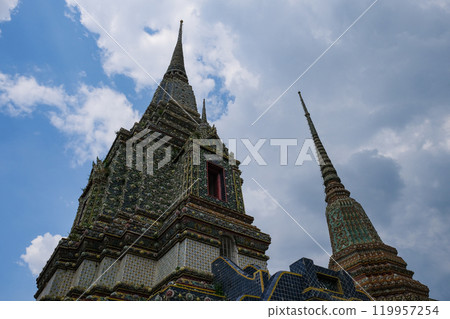 Beautiful building of the Thai Buddha Temple (Wat Pho) 119957254