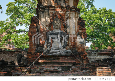 Ayutthaya ruins Wat Phra Mahathat 119957448