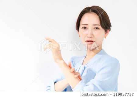 關心紫外線的女人 119957737