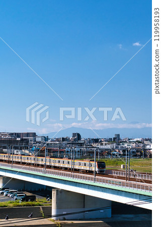 Mount Fuji and the Tokyu Toyoko and Meguro lines crossing the Tama River Bridge Mount Fuji and the Tokyu Toyoko and Meguro lines crossing the Tama River Bridge 119958193