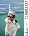 穿著日本海岸防衛隊制服的幼兒 119958427