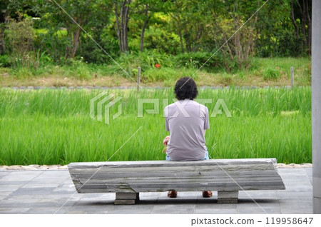 Men taking a break on the bench 119958647