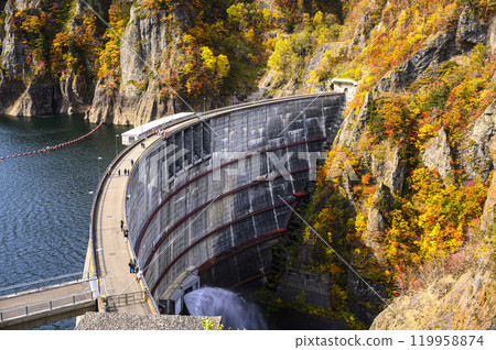 Autumn leaves at Hoheikyo Dam, Jozankei, Hokkaido (view from the observation deck) 119958874