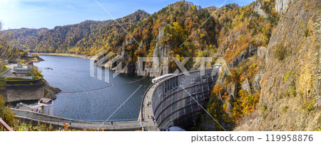 北海道定山溪豐平峽大壩的紅葉(從展望台看到的景色) 北海道定山溪豐平峽大壩的紅葉(從展望台看到的景色) 119958876