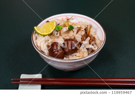 Chestnut rice made with sweet chestnuts 119959467
