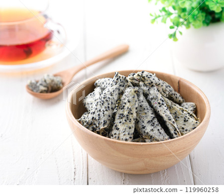 Dried dragon fruit (dried dragon fruit) White dragon fruit Dried dragon fruit (dried dragon fruit) White dragon fruit 119960258