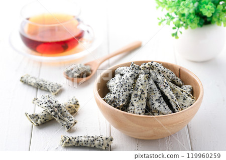 Dried dragon fruit (dried dragon fruit) White dragon fruit Dried dragon fruit (dried dragon fruit) White dragon fruit 119960259